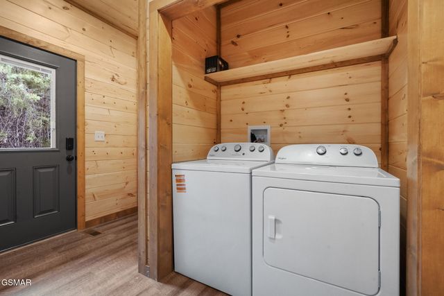 3321 Pine Peak Way, Sevierville, TN 37862