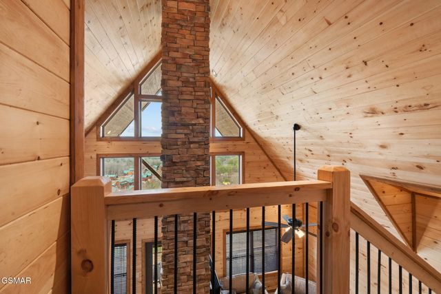 3321 Pine Peak Way, Sevierville, TN 37862