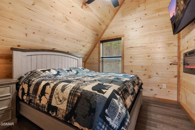 3321 Pine Peak Way, Sevierville, TN 37862