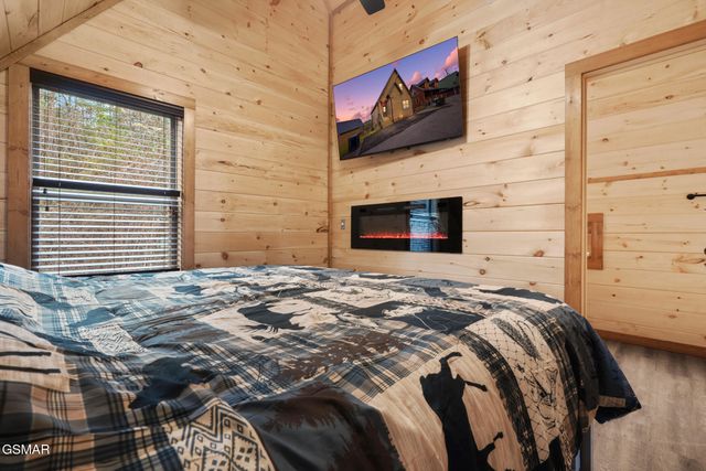 3321 Pine Peak Way, Sevierville, TN 37862