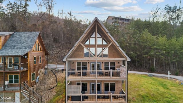 3321 Pine Peak Way, Sevierville, TN 37862