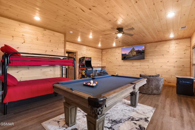 3321 Pine Peak Way, Sevierville, TN 37862