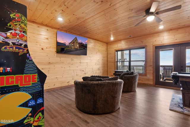 3321 Pine Peak Way, Sevierville, TN 37862