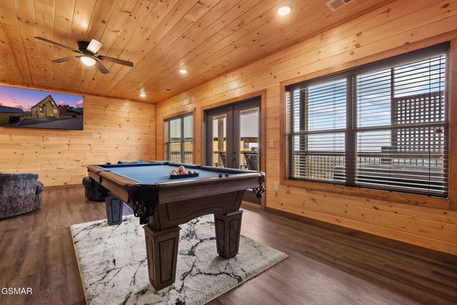 3321 Pine Peak Way, Sevierville, TN 37862