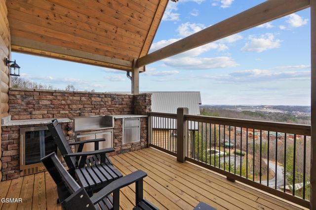 3321 Pine Peak Way, Sevierville, TN 37862