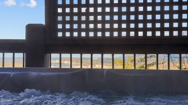 3321 Pine Peak Way, Sevierville, TN 37862