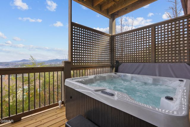 3321 Pine Peak Way, Sevierville, TN 37862