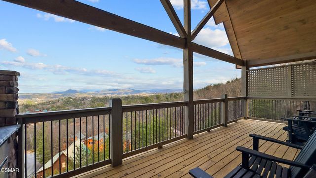 3321 Pine Peak Way, Sevierville, TN 37862