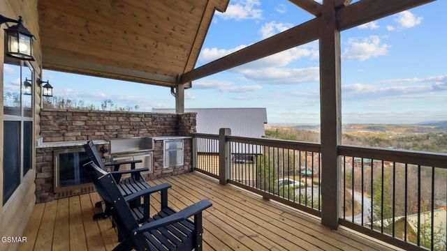 3321 Pine Peak Way, Sevierville, TN 37862