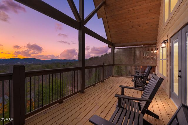 3321 Pine Peak Way, Sevierville, TN 37862