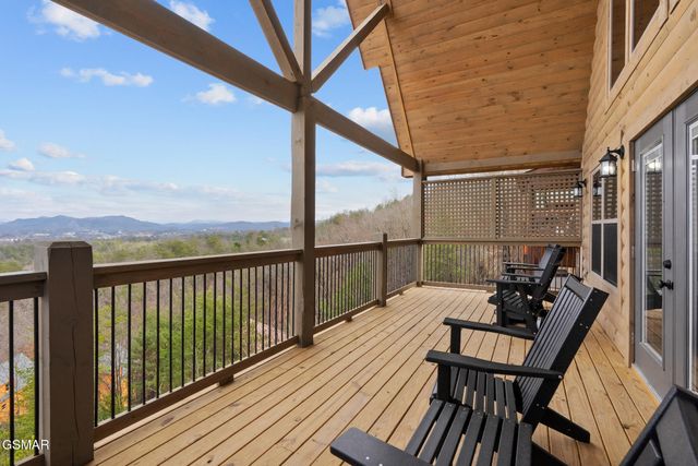 3321 Pine Peak Way, Sevierville, TN 37862