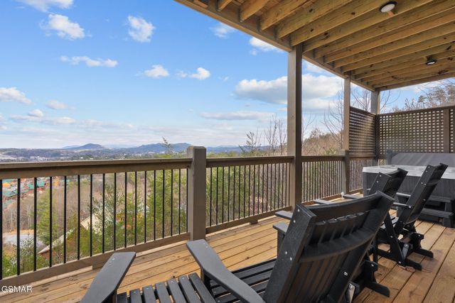 3321 Pine Peak Way, Sevierville, TN 37862