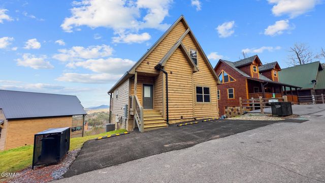 3321 Pine Peak Way, Sevierville, TN 37862