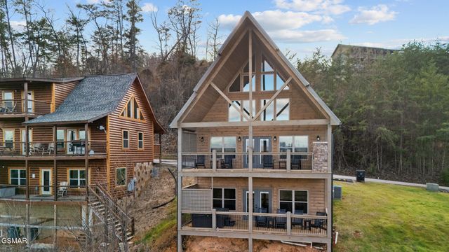 3321 Pine Peak Way, Sevierville, TN 37862