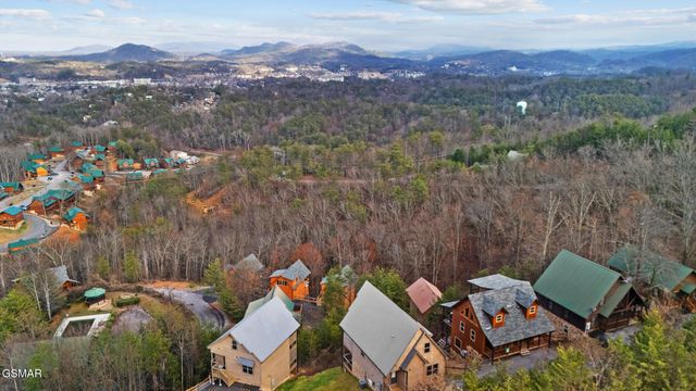 3321 Pine Peak Way, Sevierville, TN 37862