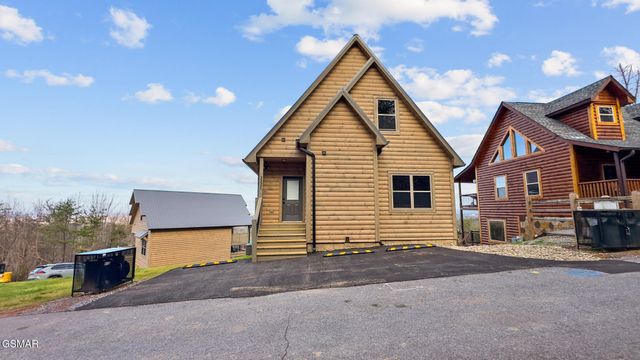 3321 Pine Peak Way, Sevierville, TN 37862