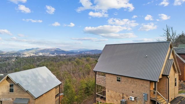 3321 Pine Peak Way, Sevierville, TN 37862