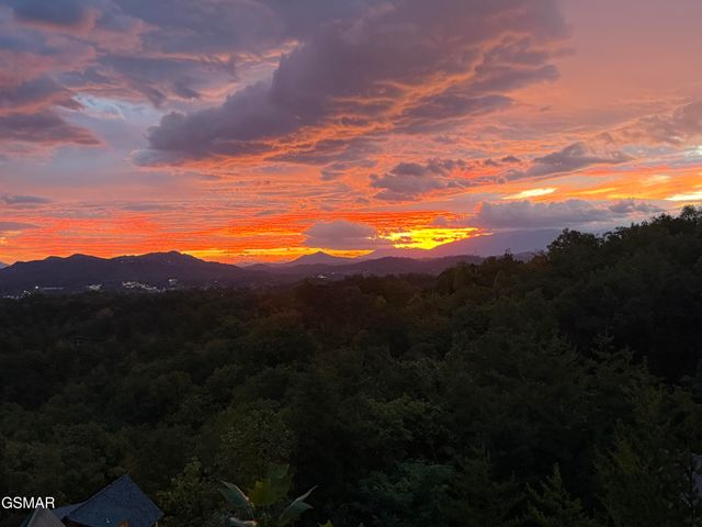 3321 Pine Peak Way, Sevierville, TN 37862