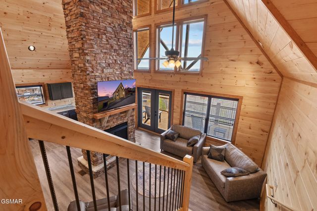 3321 Pine Peak Way, Sevierville, TN 37862