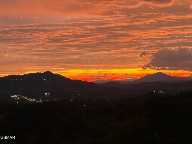 3321 Pine Peak Way, Sevierville, TN 37862