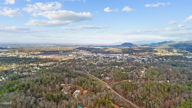 3321 Pine Peak Way, Sevierville, TN 37862