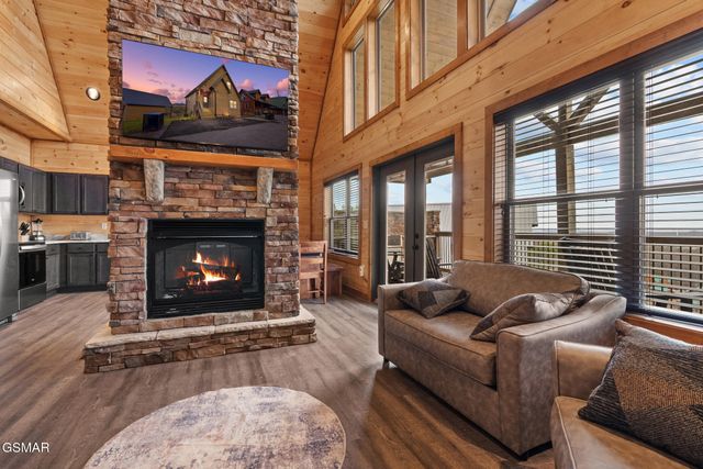 3321 Pine Peak Way, Sevierville, TN 37862