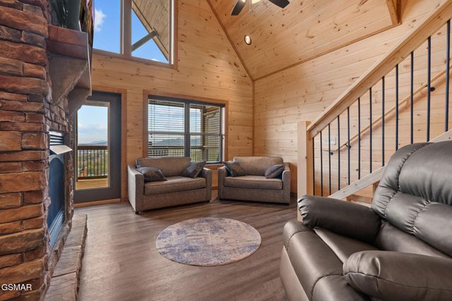 3321 Pine Peak Way, Sevierville, TN 37862