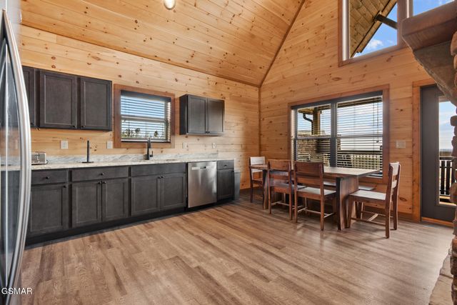 3321 Pine Peak Way, Sevierville, TN 37862