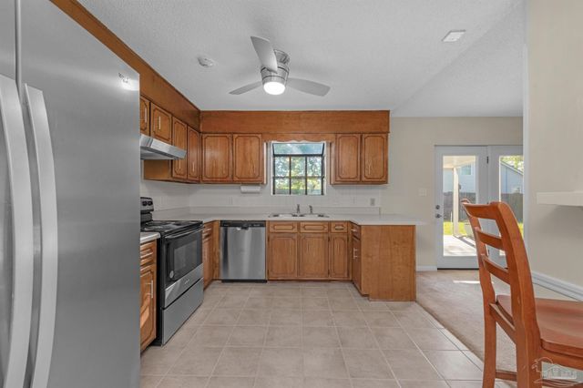 1012 Coronado Ct, Gulf Breeze, FL 32563