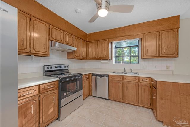 1012 Coronado Ct, Gulf Breeze, FL 32563