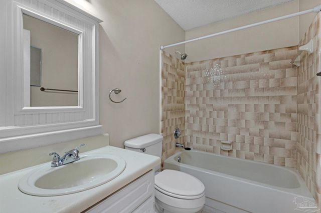 1012 Coronado Ct, Gulf Breeze, FL 32563