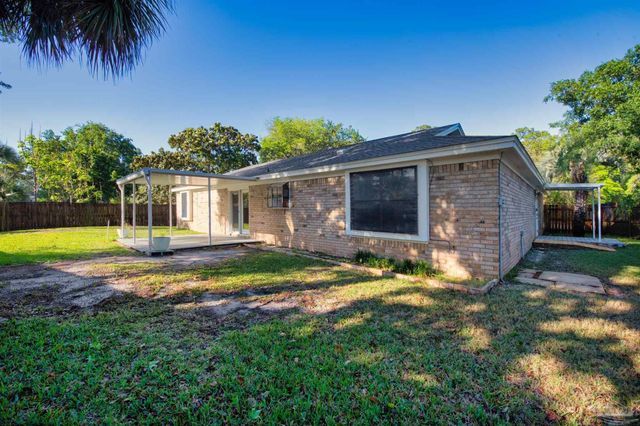 1012 Coronado Ct, Gulf Breeze, FL 32563