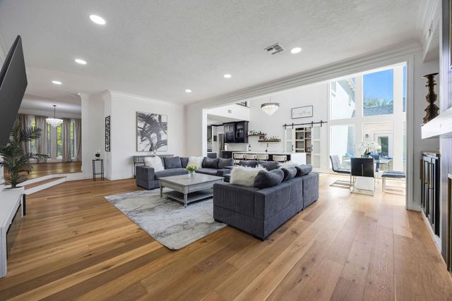 13 Queen Mary Court, Sugar Land, TX 77479