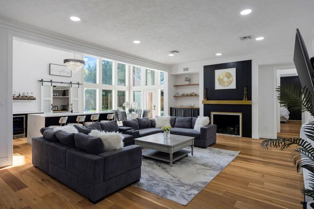 13 Queen Mary Court, Sugar Land, TX 77479