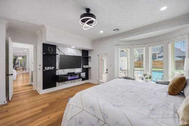 13 Queen Mary Court, Sugar Land, TX 77479