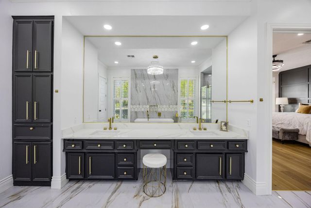 13 Queen Mary Court, Sugar Land, TX 77479