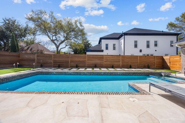 13 Queen Mary Court, Sugar Land, TX 77479