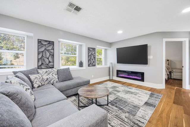 13 Queen Mary Court, Sugar Land, TX 77479