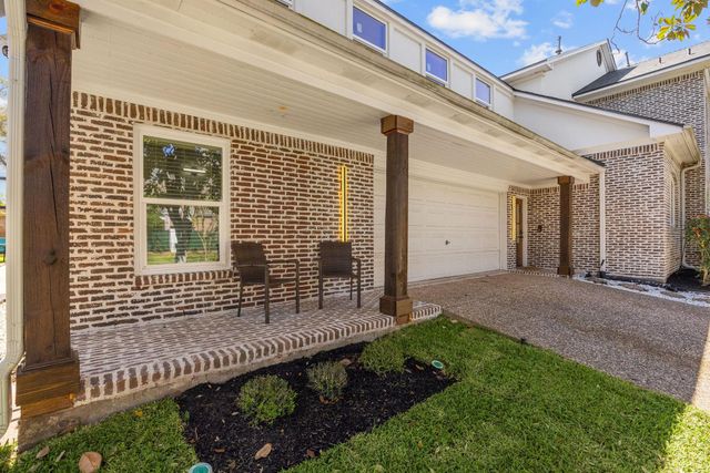 13 Queen Mary Court, Sugar Land, TX 77479