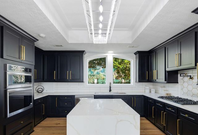 13 Queen Mary Court, Sugar Land, TX 77479