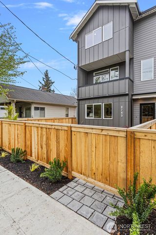 6743 Earl Avenue NW, Seattle, WA 98117