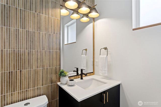 6743 Earl Avenue NW, Seattle, WA 98117