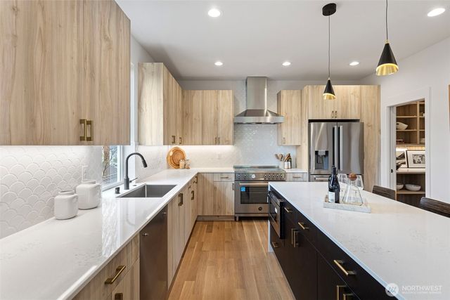 6743 Earl Avenue NW, Seattle, WA 98117