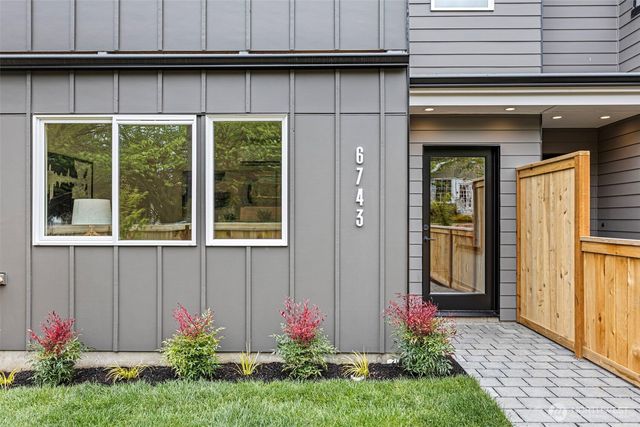 6743 Earl Avenue NW, Seattle, WA 98117