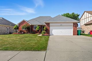 53091 W Ridge Drive, Chesterfield, MI 48051