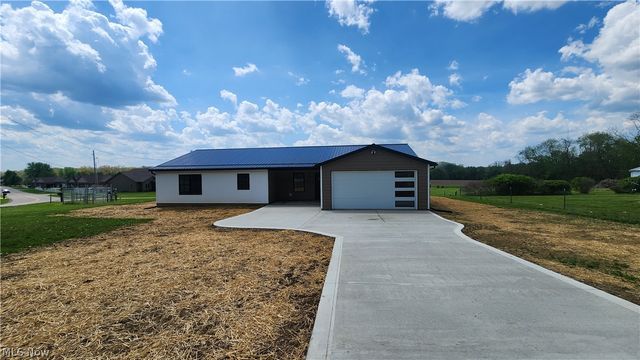 3190 Eastport Road SE, Dennison, OH 44621