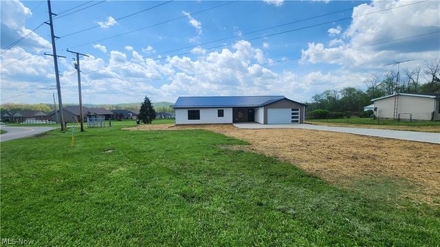 3190 Eastport Road SE, Dennison, OH 44621