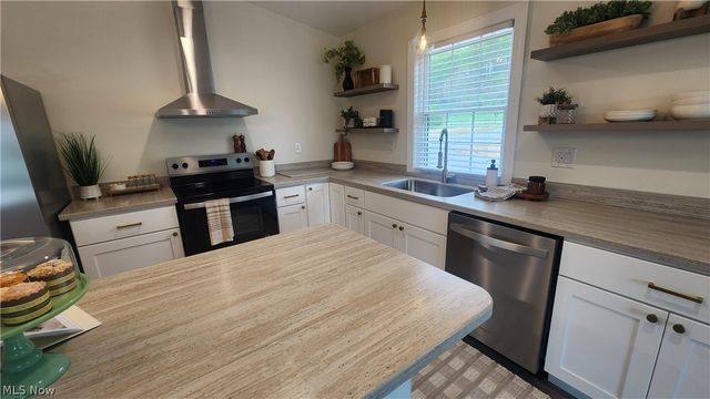 3190 Eastport Road SE, Dennison, OH 44621