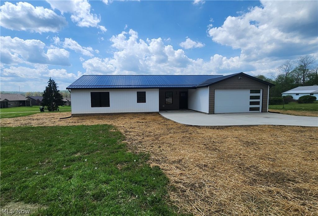 3190 Eastport Road SE, Dennison, OH 44621
