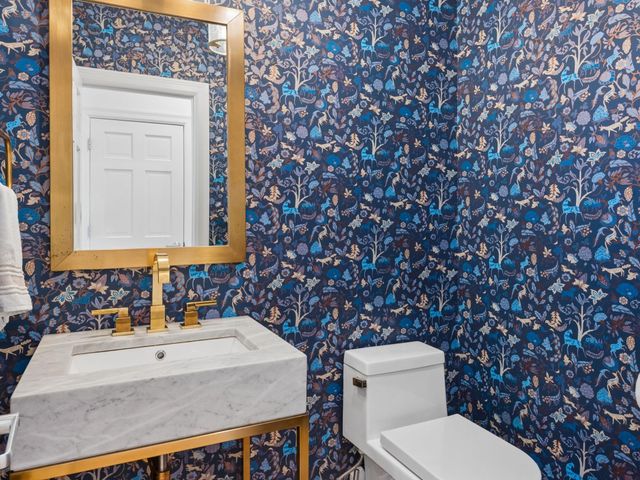 25695 Maple View Court, Shorewood, MN 55331